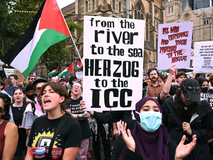 ‘Warfare criminal not welcome’: Australians rally against Israeli president