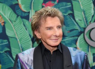 Barry Manilow Presents Cheery Correctly being Update After Postponing Tour Due to Lung Most cancers Surgical design: ‘Correctly, Appears to be like Luxuriate in I Made It!’ Barry Manilow Presents Cheery Correctly being Update After Postponing Tour Due to Lung Most cancers Surgical design: ‘Correctly, Appears to be like Luxuriate in I Made It!’